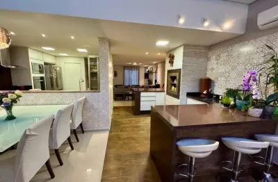 Sobrado de alto padrão no bairro santo inácio com 205m², 3 dormitórios e 2 vagas de garagem - santo inácio – curitiba - pr