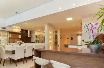 Sobrado de alto padrão no Bairro São Braz / Santo Inácio com 205m², 3 dormitórios e 2 vagas de garagem