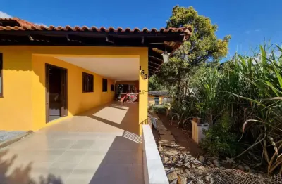 Casa com belíssimo quintal em colombo com 225m², 3 dormitórios ( sendo 1 suíte ) e 3 vagas