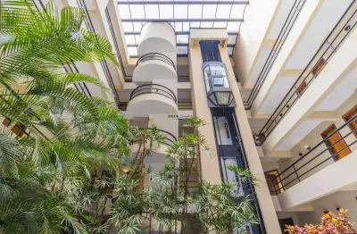 Apartamento de 1 dormitório, semi-mobiliado, com elevador panorâmico, 1 vaga livre e coberta;  portaria 24 horas no juvevê/ centro cívico - curitiba, pr