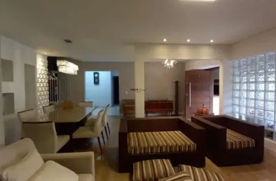 Casa semi-mobiliada c/ 3 quartos sendo 1 suíte em santa felicidade