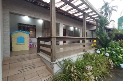 Casa semi-mobiliada c/ 3 quartos sendo 1 suíte no bairro santa felicidade