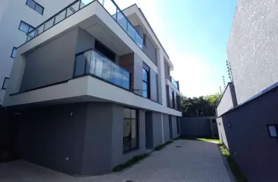 Sobrado triplex novo à venda, em condomínio fechado no bacacheri ao lado do parque