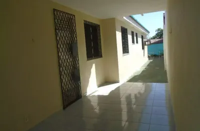 Casa plana no montese com 3 quartos, suíte, quintal amplo e 3 vagas de garagem
