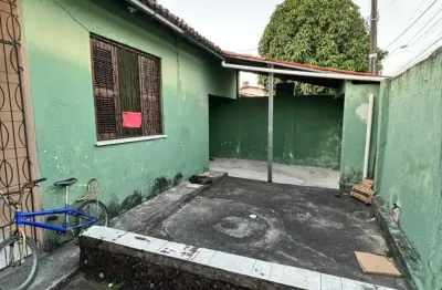 Vendo casa plana com 3 quartos, suíte e  com 2 vagas  de garagem – bairro passaré
