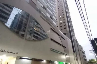 Apto com 5 quartos na quadra do mar, 2 vagas no centro-norte de BC