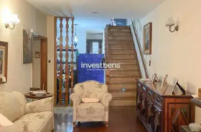 Casa ao lado da praça tirandentes em ouro preto, em frente ao hotel colonial.