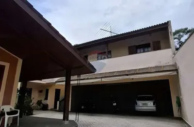 Casa de Condomínio com 5 Quartos e 4 banheiros à Venda, 500 m² por R$ 2.550.000,00