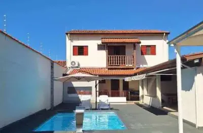 Sobrado à venda em Pindamonhangaba, Cidade Nova, com 3 quartos, 167m²