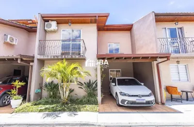 Excelente sobrado localizado no boqueirão, com 3 quartos em condomínio fechado