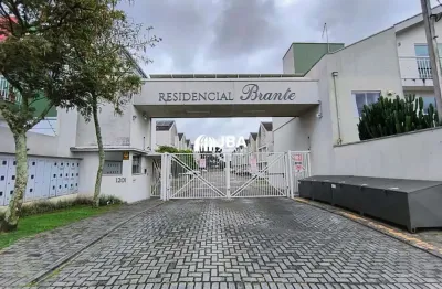 Casa em condomínio fechado com 3 quartos para alugar na Rua Simão Brante, 1201, Uberaba, Curitiba