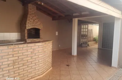 Casa jardim bordon 3 dormitórios com armários, piscina e churrasqueira.