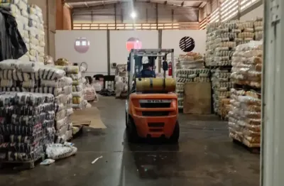 Alugo galpão estruturado para distribuidora na estrada de ribamar  bem localizado