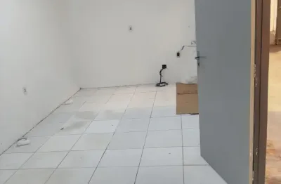 Alugo galpão bem estruturado no sao cristovão com 360m2 sendo 2 escritórios