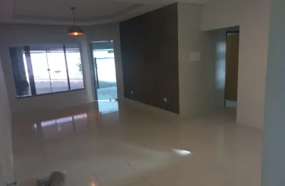 Imóvel no bandeirantes, com três dormitórios, sendo uma suíte. com excelente localização!