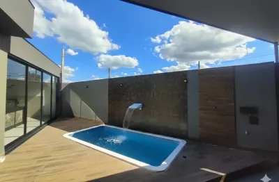 Oportunidade casa em região central com 3 suítes e área de lazer com piscina