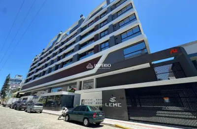 Excelente apartamento, a poucos passos da praia e comércios locais