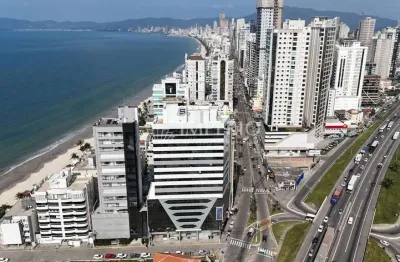 Sala Comercial à Venda na Quadra do Mar em Meia Praia Itapema SC