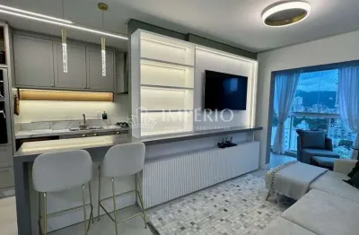 Apartamento à Venda com 2 Suítes e 2 Vagas na Meia Praia Itapema