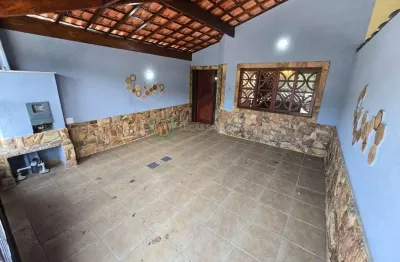 Casa geminada de 2 dormitórios sendo 1 suíte, 300m da praia, área gourmet e serviço com lavabo, 103,13m² de área útil, garagem para 2 veículos, zona 1