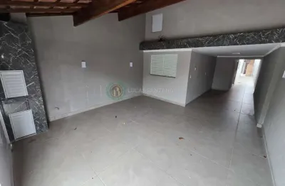 Casa geminada de 2 dormitórios, área gourmet com piscina, 90m² de área útil, 150m² de terreno, garagem para 3 veículos