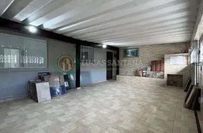 Casa isolada 2 dormitórios sendo 1 suíte, 72m² de área útil, garagem para 2 veículos coberta, toda reformada, quintal nos fundos