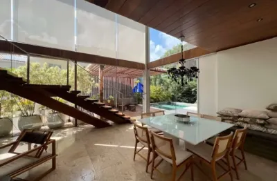 Casa à venda em alphaville i salvador r$ 5.000.000,00 piscina, espaço gourmet, 4 suítes, closets 4, energia solar, garagem fechada 4 carros.