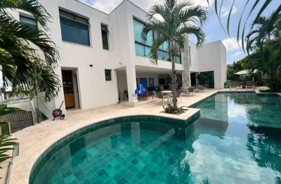 Casa à venda alphaville ii salvador r$ 9.800.000,00 decorada, 5 suítes, 5 closets, suíte máster com banheira, elevador, piscina, área gourmet