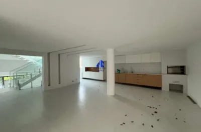 Casa à venda em alphaville i salvador r$ 3.690.000,00 reformada, piscina com área gourmet, 4 suítes, closet!