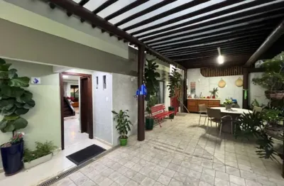 Casa à venda patamares r$ 2.000.000,00 colina b1, 5 quartos sendo 3 suítes, casa 225 m², energia solar!