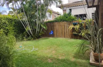 Casa à venda condomínio quatro rodas r$ 1.680.000,00 espaço gourmet, 4/4 sendo 3 suítes, jardim com gazebo, quintal, varanda.