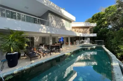 Casa à venda alphaville i salvador r$ 10.800.000,00 porteira fechada, 6 suítes com varandas e closets, banheira, piscina grande com área gourmet