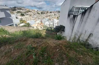 Terreno à venda no Lourdes, Juiz de Fora 