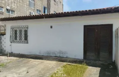Vende-se espaçosa casa no são francisco - 3 quartos - 562m² - amplo quintal
