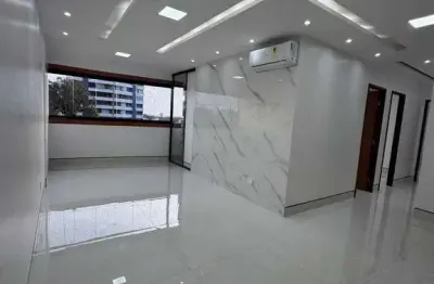 Vende-se Excelente Apartamento no Ed. Porto Ravena - Ponta do Farol - 3 quartos