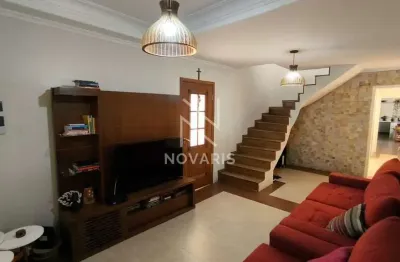 Sobrado reformado à venda no jardim cupecê -  3 dormitórios, 1 suíte, 2 vagas.