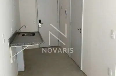 Studio novíssimo pronto para ser decorado de acordo com seu estilo