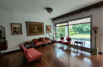 Casa residencial com 4 dormitórios, living amplo e 6 vagas no alto da boa vista