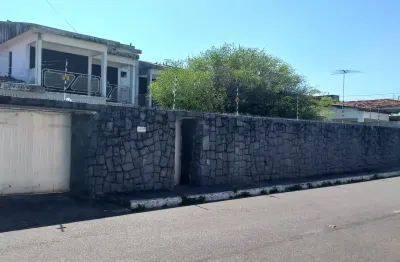 Casarão com mais de 10 cômodos na melhor localização de Cruz das Armas