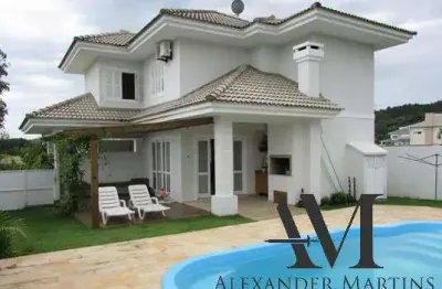 Belíssima casa em condomínio fechado de alto padrão no norte