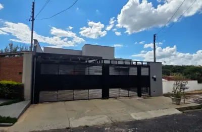 Casa recém reforma, (parte superior). Fica em uma rua super tranquila no coração do melhor Bairro de Bragança Paulista