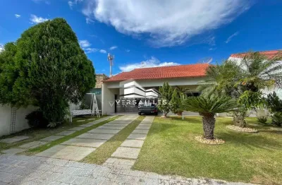 Sobrado com três suítes no piso térreo e dois quarto no piso superior