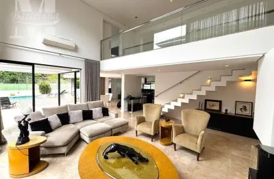 Ao lado parque tingui, casa 100% atualizada. impecável! 4 quartos sendo 4 suítes, semi mobiliada, piscina, suíte térrea. condomínio le parc residence.