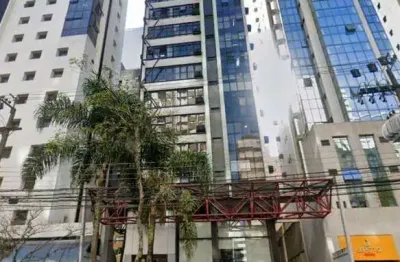 Sala comercial de 35m² na av. sete de setembro/batel.. ótima localização, próximo a praça do japão. edifício seventh avenue.