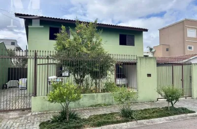 Casa com 2 moradias individuais, á metros da rua antônio escorsin, com belo quintal e pomar.