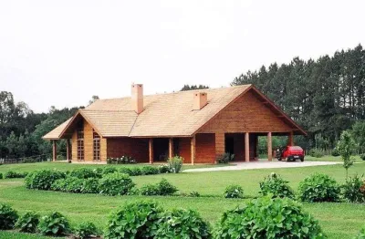 Chácara rara, com bela casa  aconchegante e um terreno plano de mais de 22 mil m².  adega, lareira, piscina.