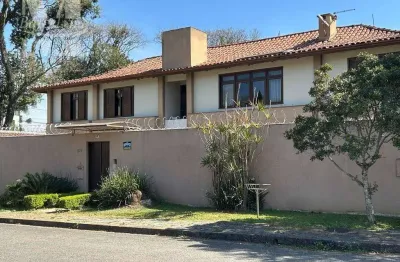 Casa de esquina, ensolarada, ampla, 4 suítes, 2 no térreo. excelente localização do jardim social.