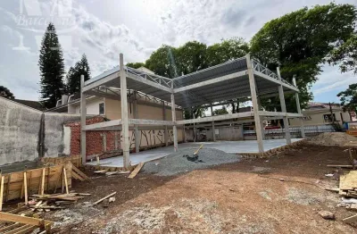 Loja comercial ampla e nova. água verde. próximo av. kennedi.