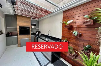 Sobrado, mobiliado, diferenciado e atualizado. 3 quartos, suíte, churrasqueira e closet. impecável