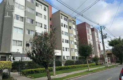 Apartamento ensolarado , com armários planejados na cozinha . região  nobre e muito tranquila.